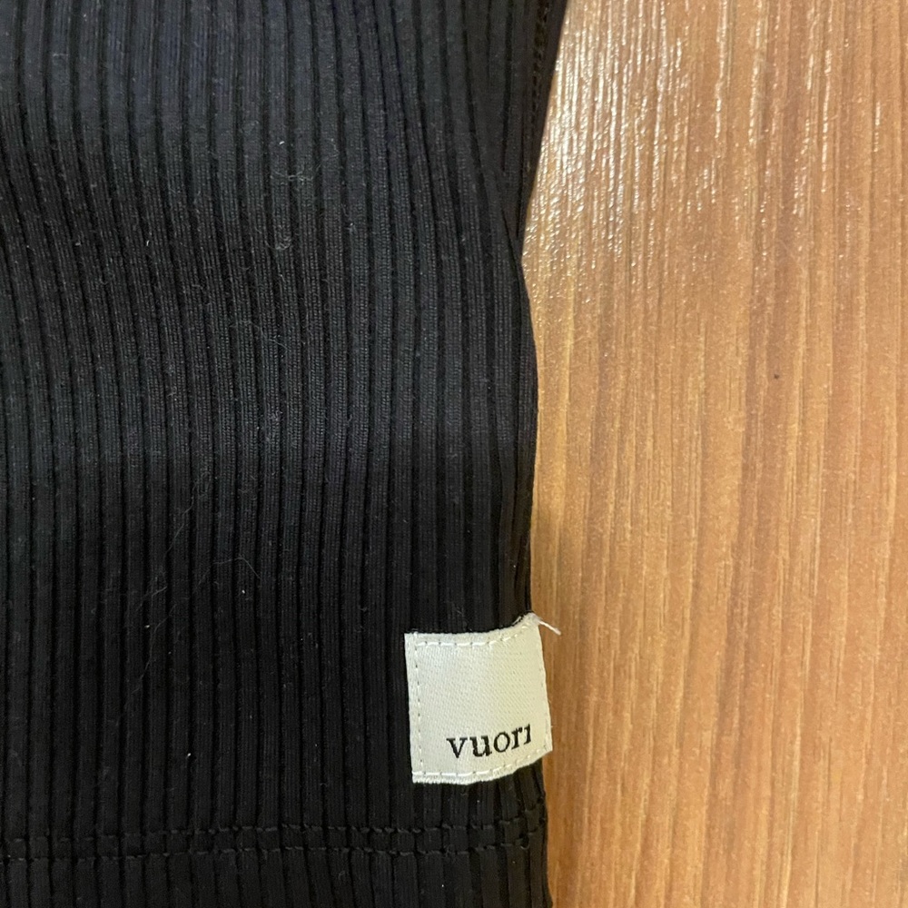 Vuori Black Strappy Back Tank Top - Picture 5 of 6
